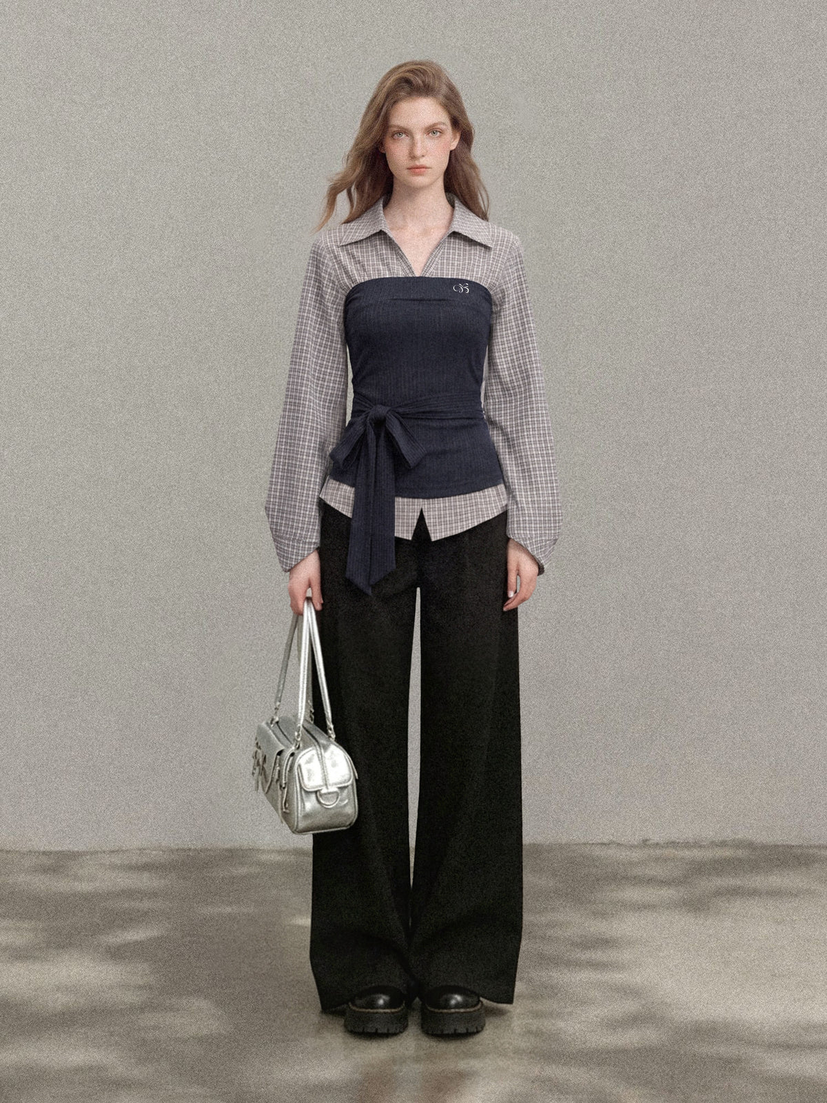キャミ重ね風チェックシャツ